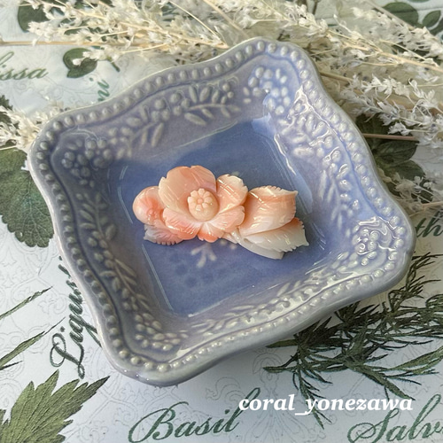 珊瑚彫刻ブローチ 訳あり値下げ 『椿 つばき』 R51212Y1 ブローチ 宝石