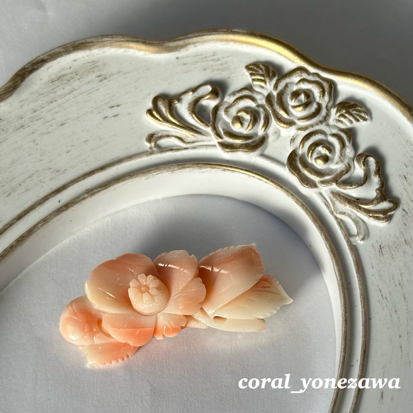 珊瑚彫刻ブローチ 訳あり値下げ 『椿 つばき』 R51212Y1 ブローチ 宝石