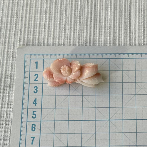 珊瑚彫刻ブローチ 訳あり値下げ 『椿 つばき』 R51212Y1 ブローチ 宝石