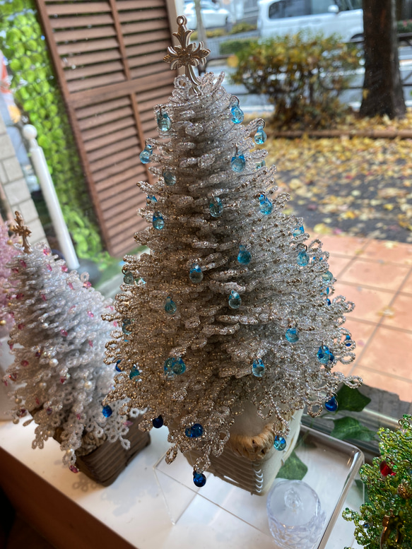 白いビーズのクリスマスツリー 4枚目の画像