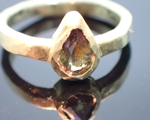 サマーセール！青緑から赤紫へ色が変わる神秘的なアレキサンドライト１ｃｔ六角リング サマーセール！青緑から赤紫へ色が変わる神秘的なアレキサンドライト