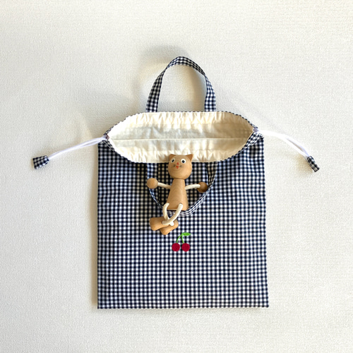 ＊手刺繍＊のさくらんぼのレッスンバッグ ・上履き入れ・体操服袋の３点セット 手刺繍＊さくらんぼのレッスンバッグ ・上履き入れ・体操服袋の