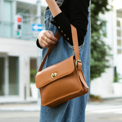 【限量特價】女士真皮手提包，迷你小號單肩包，駝色，HAB028-MO 第19張的照片