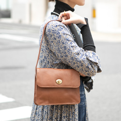 【限量特價】女士真皮手提包，迷你小號單肩包，駝色，HAB028-MO 第2張的照片