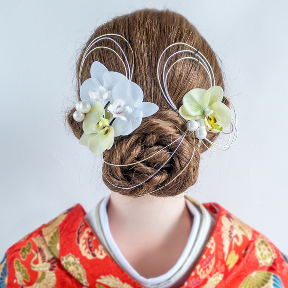 小さめ胡蝶蘭の髪飾り 成人式・結婚式・卒業式に 白 黄緑 和風 和装 アーティフィシャルフラワー 1枚目の画像