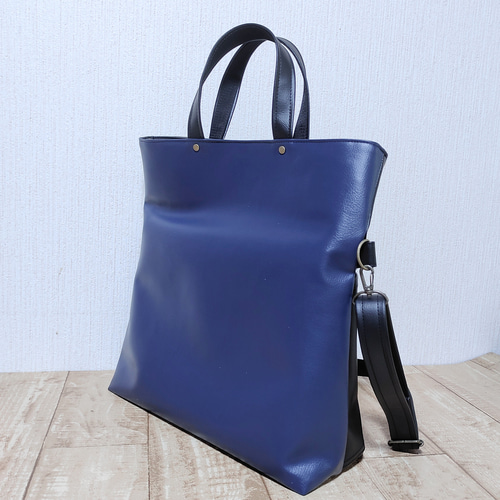 両面ブラック(pvcレザー)2wayショルダーバッグ 通勤通学A4対応