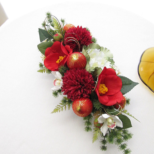正月飾り～椿・葉牡丹・マム・蘭入りテーブルアレンジ 迎春 和風