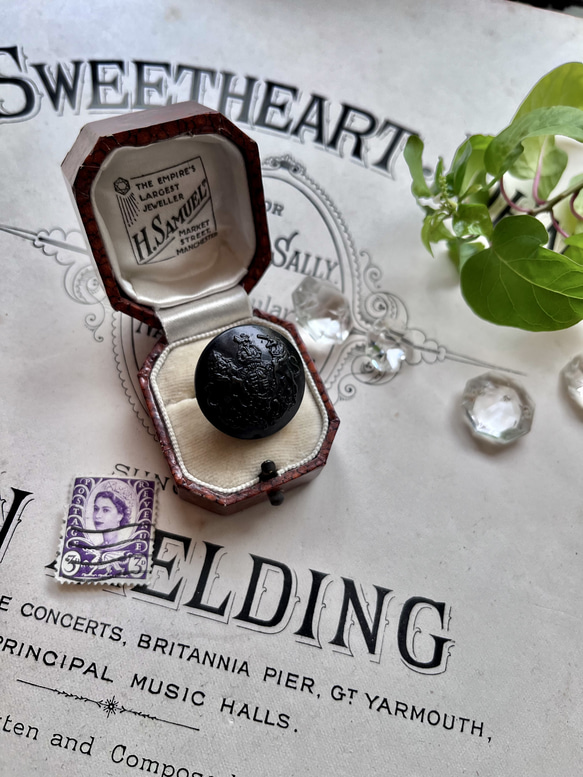 英国で出会った♪ アンティーク 英国王室の紋章 ボタン 直径24ｍｍ ベークライト製ブラック/ライオン ユニコーン 4枚目の画像