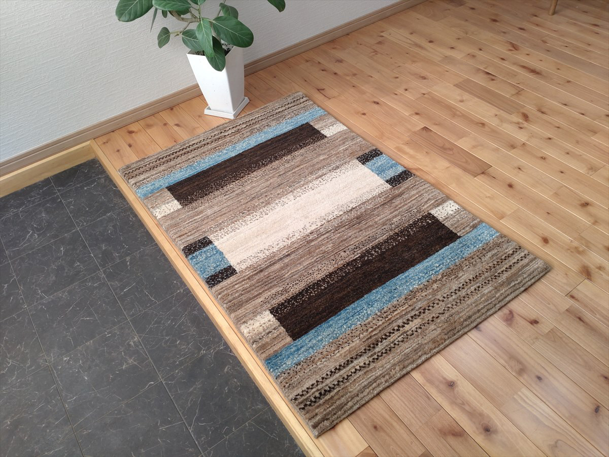 【モダンリビングに掲載されたガゼニラハット】夏は涼しく冬は暖かい天然ラグ　118x75cm　D803