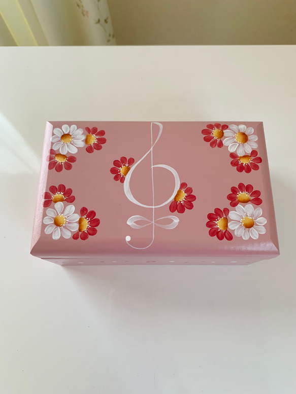 【国産木】ト音記号と華やかなお花たちの木箱♡ピンク　　トールペイント 2枚目の画像