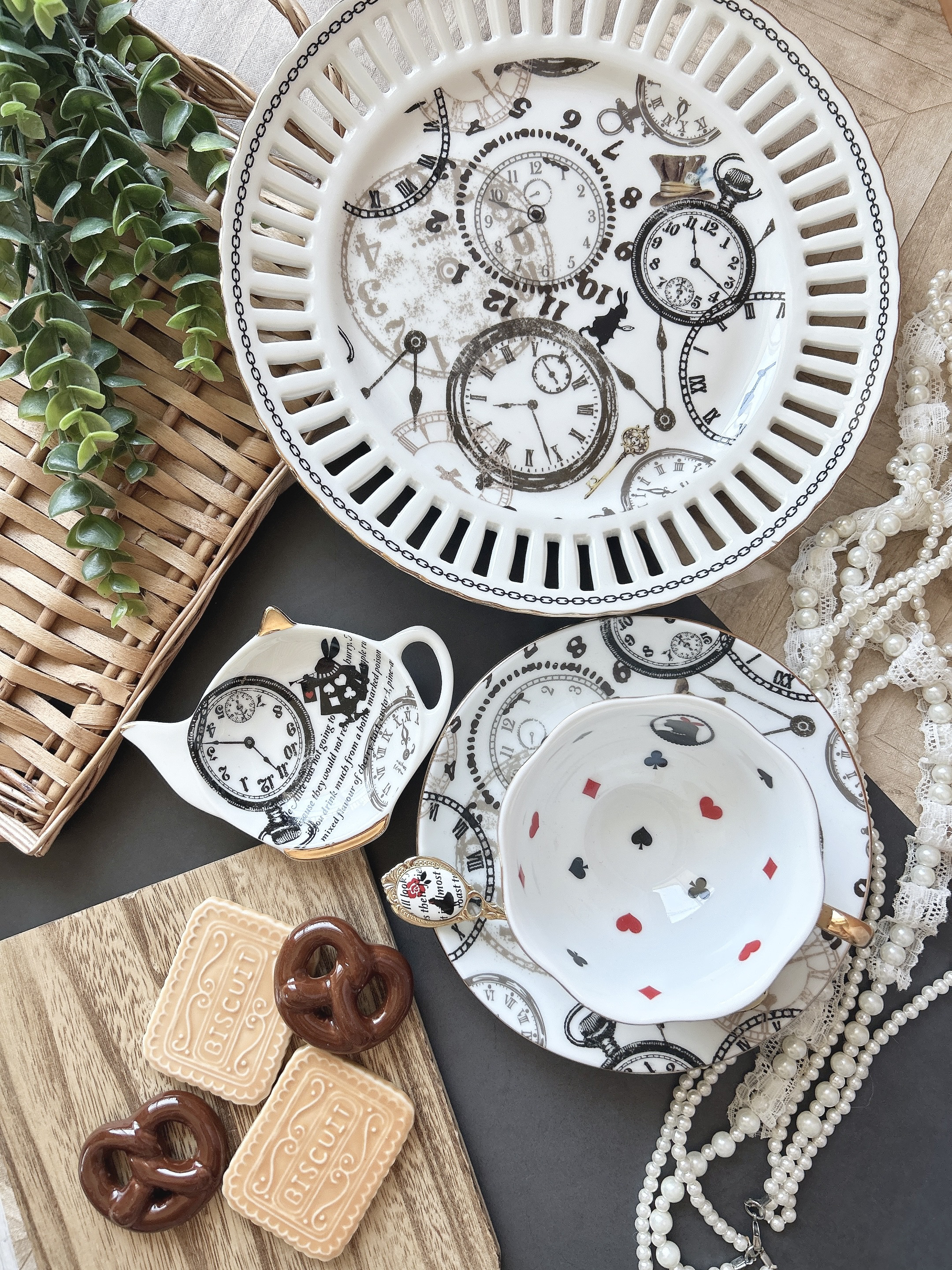 アリスのティーパーティーセット