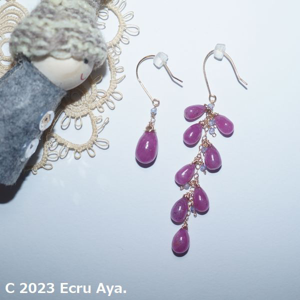 Noel ルビーとタンザナイトのアシンメトリーピアス