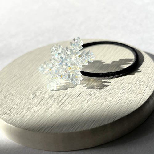 ‪no.1055✧︎*。雪結晶デザインレジンヘアゴム︎✧︎*。ゴールド no.1055✧︎*。雪結晶デザインレジンヘアゴム︎✧︎*。ゴールド