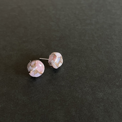 小さいコッパーピンクオパールサージカルステンレスピアス 小さめ 小ぶり 天然石 D 4枚目の画像