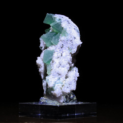 ピラミッド的な内モンゴル自治区産フローライト☆彡 ＆ 天然 ドゥルージークォーツ 85g 天然石 結晶 鉱物 標本 6枚目の画像
