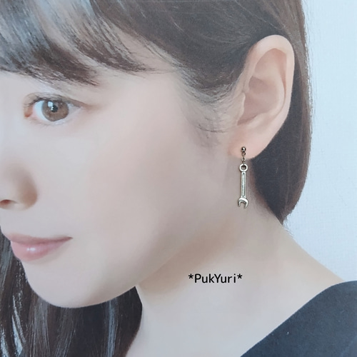 工具ピアス(片耳)/チャーム/樹脂ピアス/イヤリング ピアス