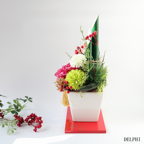 ☆入荷☆ダリアとマムの門松アレンジメント（モーヴピンク）【アーティ