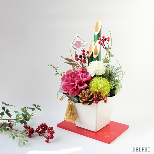 ☆入荷☆ダリアとマムの門松アレンジメント（モーヴピンク）【アーティ