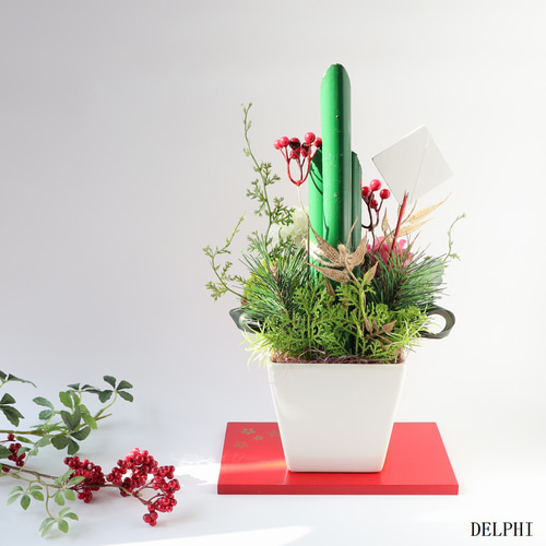 ☆入荷☆ダリアとマムの門松アレンジメント（モーヴピンク）【アーティ