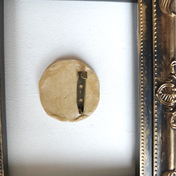 La luna#満月と淡水パールのブローチ オーブン陶土 金色 2枚目の画像