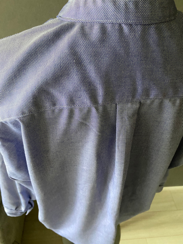 フランス綾織のプルオーバーシャツ　ゆったりM size ★2枚目の生地写真の色味が近いです　シンプルなかぶりシャツ 6枚目の画像
