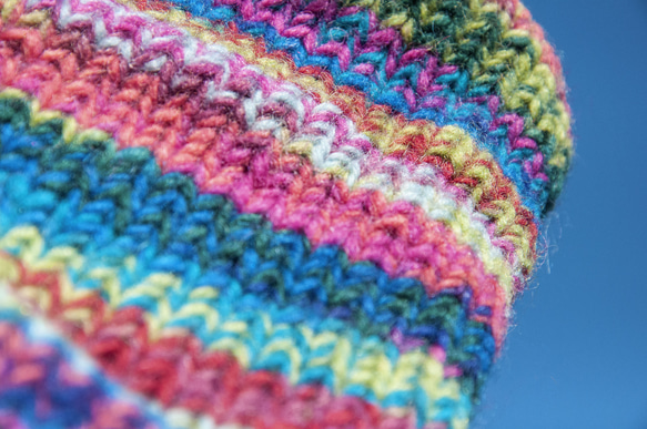 手編みウールスカーフ/ニットスカーフ/かぎ針編みストライプスカーフ/手編みスカーフ - ストロベリーグラデーションボヘミアンメリ 8枚目の画像