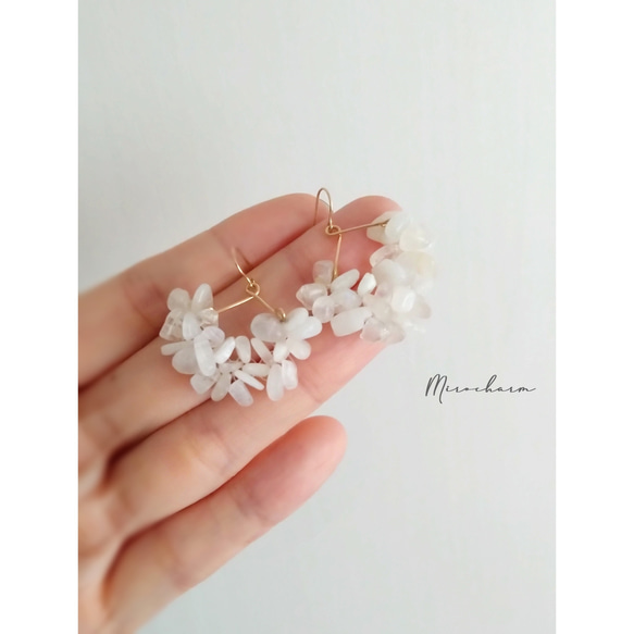 {14Kgf} 天然石のボリュームレースピアス *Bouquet earrings * レインボームーンストーン 4枚目の画像