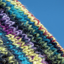 手編みウールスカーフ/ニットスカーフ/かぎ針編みストライプスカーフ/手編みスカーフ - ブルースカイグラデーションボヘミアンメリ 9枚目の画像