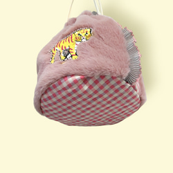 ○【送料無料】虎の刺繍ファー巾着バッグ 2枚目の画像