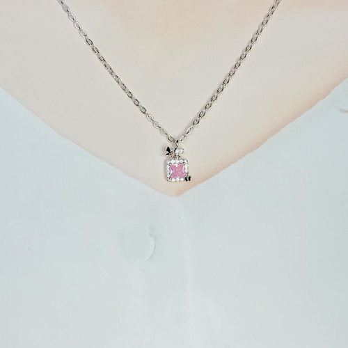 蝶々舞う パフューム型CZダイヤネックレス（香水瓶モチーフネックレス