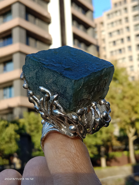 蛍石鉱物ハンドメイドシルバーリング～「Cube」～ 蛍石鉱物シルバーリング 15枚目の画像