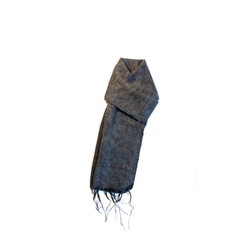 グレーx黒、手織りカシミア、ミニスカーフ 140x30cm MOMOZONO archive 1枚目の画像