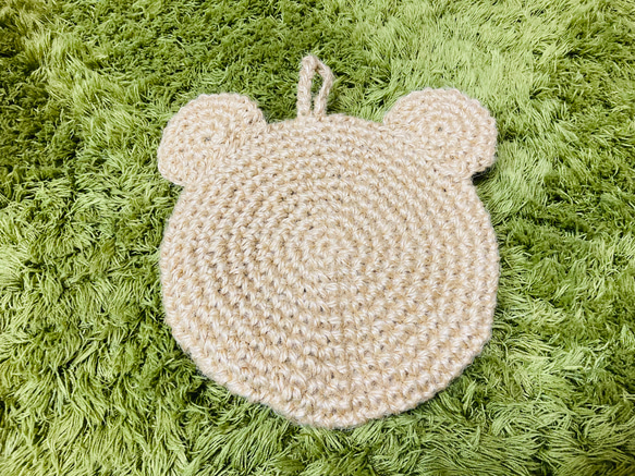 苔田かえる作‼️麻ひもで編んだ悪だくみクマの鍋敷き 3枚目の画像