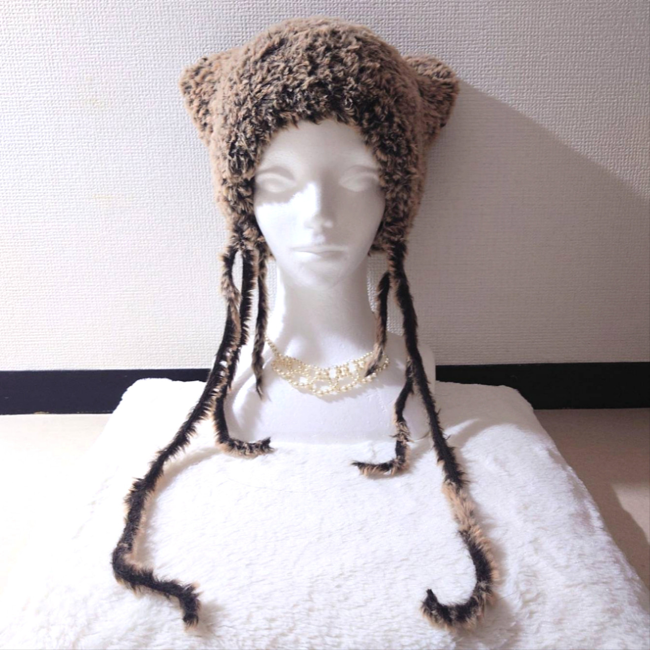 キャットヤーンで編んだふわふわ猫耳ニット帽〈サビ猫〉