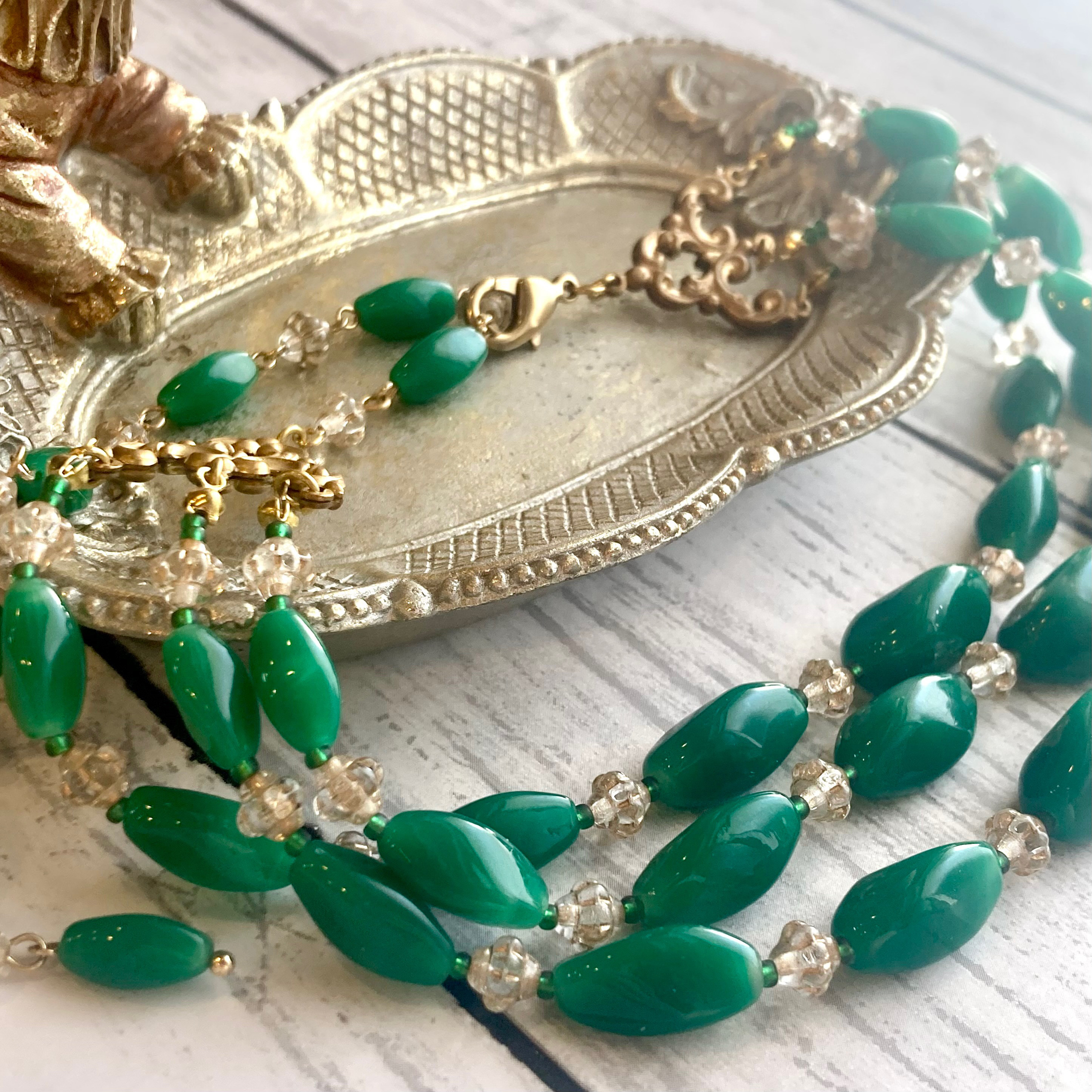 ✤ジャパンヴィンテージ ジェイドグリーンガラスビーズ 三連