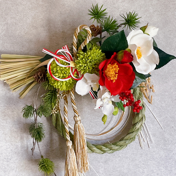 紅白椿と胡蝶蘭のしめ縄　アーティフィシャルフラワー　お正月飾り　箱入り 8枚目の画像