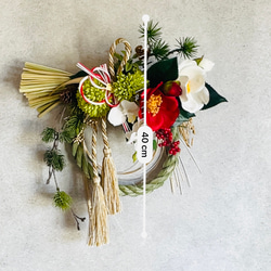 紅白椿と胡蝶蘭のしめ縄　アーティフィシャルフラワー　お正月飾り　箱入り 3枚目の画像