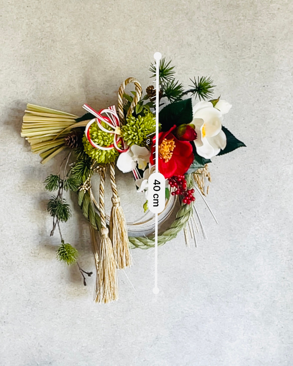 紅白椿と胡蝶蘭のしめ縄　アーティフィシャルフラワー　お正月飾り　箱入り 3枚目の画像