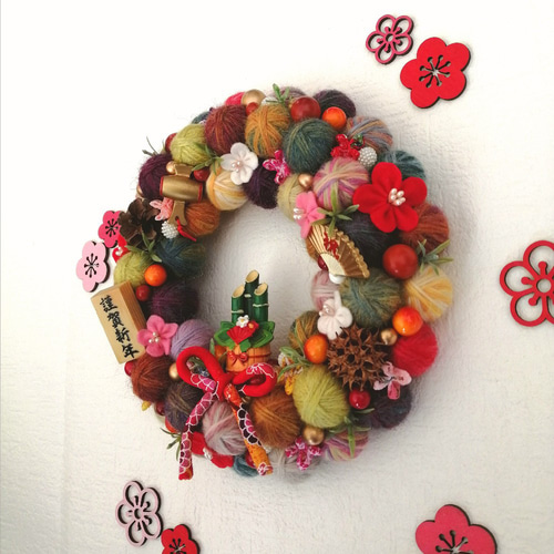 〔59〕毛糸玉リース お正月飾り ひなまつり (パープル・辰年) 59〕毛糸玉リース お正月飾り ひなまつり (パープル・辰年)