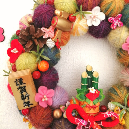 カラフルでにっこり❀毛糸玉の正月飾り〈門松・小槌・扇・謹賀新年