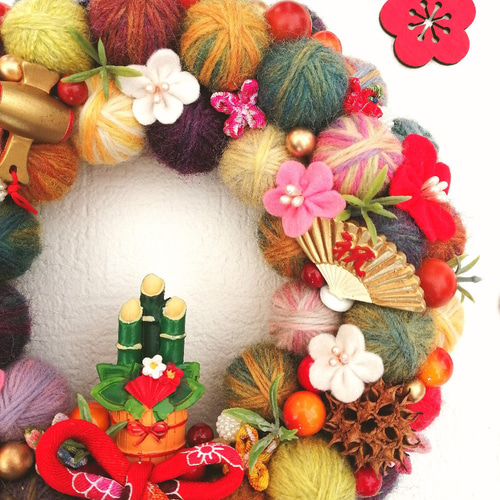 カラフルでにっこり❀毛糸玉の正月飾り〈門松・小槌・扇・謹賀新年