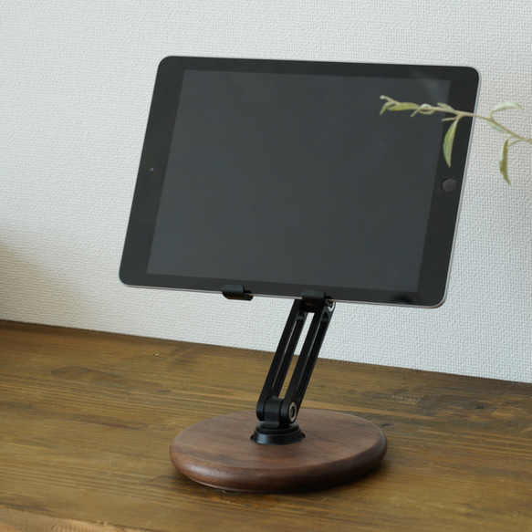 可動式 スマホスタンド 木製 無垢の木 ipadスタンド  木製 タブレットスタンド  ３つの軸 360度回転機能 8枚目の画像