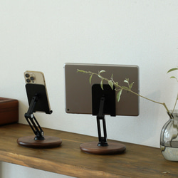 可動式 スマホスタンド 木製 無垢の木 ipadスタンド  木製 タブレットスタンド  ３つの軸 360度回転機能 2枚目の画像