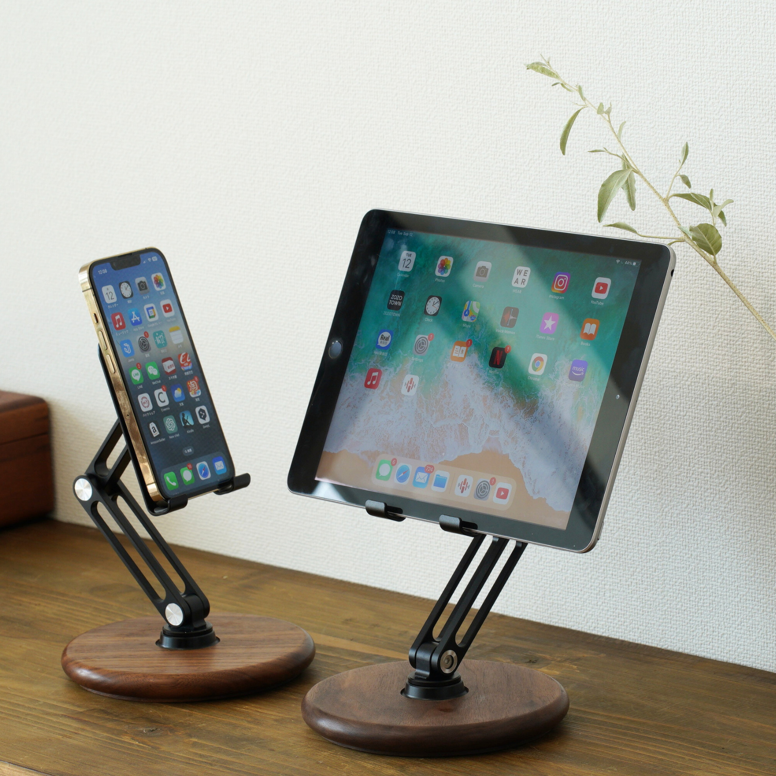 可動式 スマホスタンド 木製 無垢の木 ipadスタンド  木製 タブレットスタンド  ３つの軸 360度回転機能