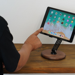 可動式 スマホスタンド 木製 無垢の木 ipadスタンド  木製 タブレットスタンド  ３つの軸 360度回転機能 11枚目の画像
