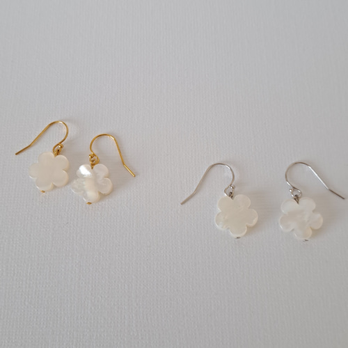 Flower】花型マザーオブパールピアス MPE704 ピアス（フック・チェーン