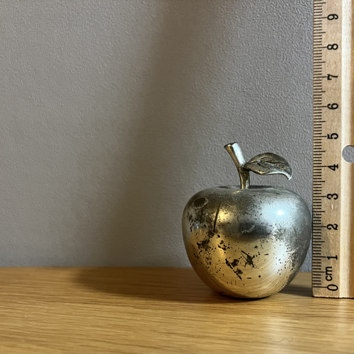 国産の古いペーパーウェイト 林檎のオブジェ りんご置物 文鎮