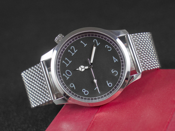 小心不要看錯時間手錶 藍色數字及米蘭錶帶 個性化手錶 全球免運 第4張的照片