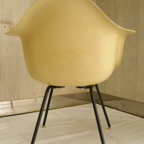 イームズ 　アームシェル　・　ビックマウント　ローベース □ イームズ アーム シェル ・ ビックマウント H黒 ローベース