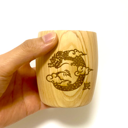 ヒノキのカップ　2024年　干支　辰　龍　木のカップ　縁起物　飾りにも　 2枚目の画像